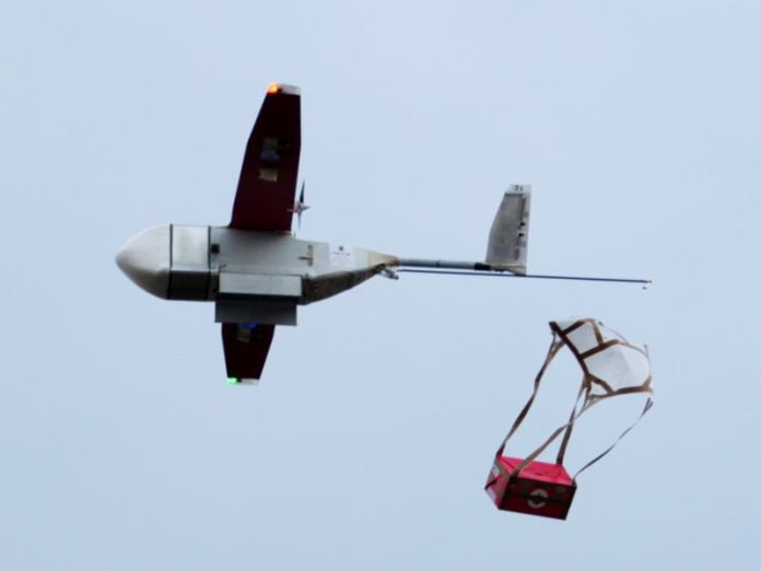 Drone de Zipline distribuyendo material médico en Ruanda